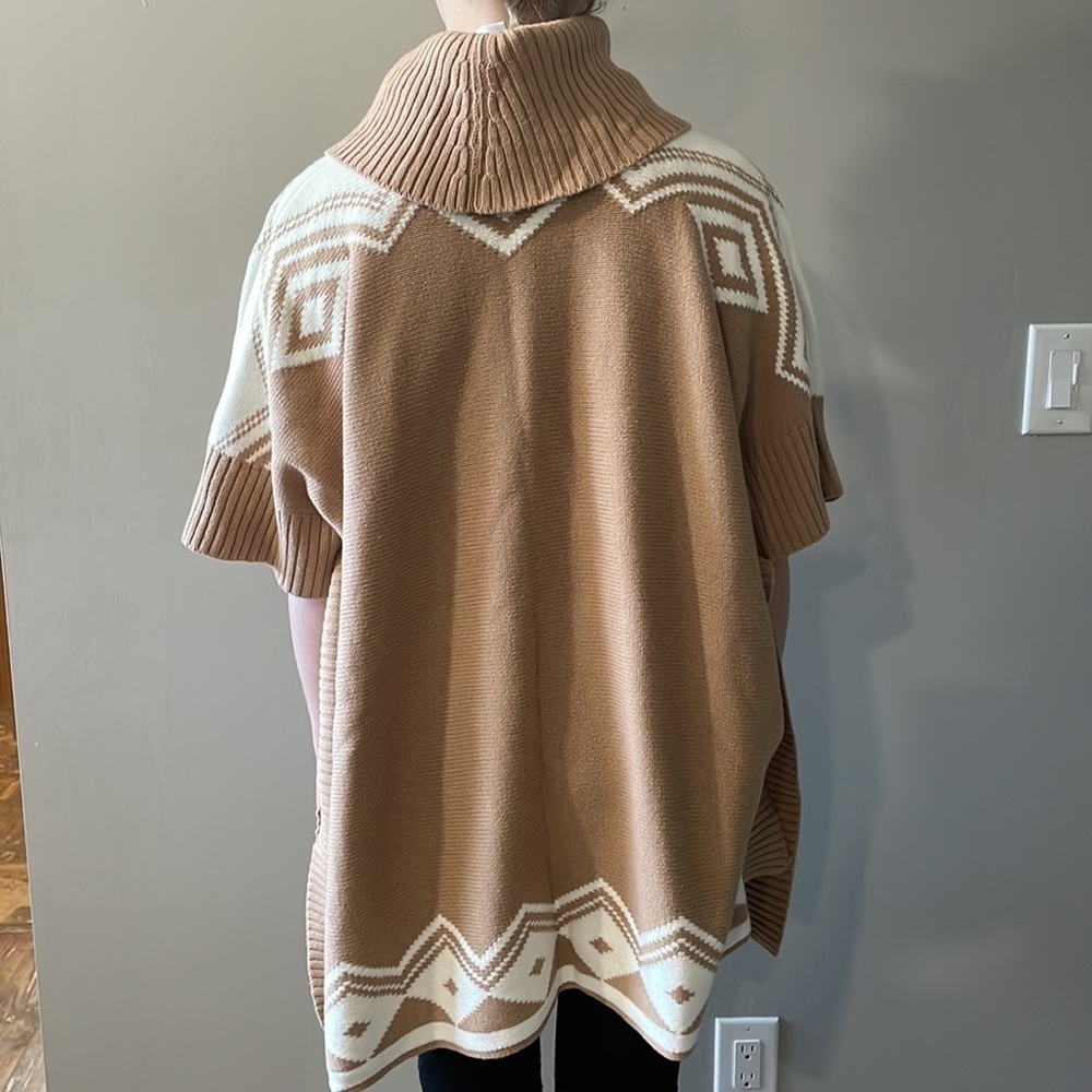 NWT Ricki's Chunky Knit Poncho with Cowl Neck in Tan/White Women's Size … - Picture 2 of 5